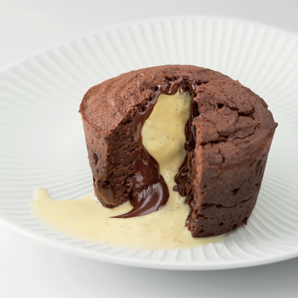 -LactalisFoodService-Fondant-chocolat-creme-anglaise-gateau