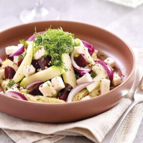 Salade de betterave et dés de fromage de chèvre