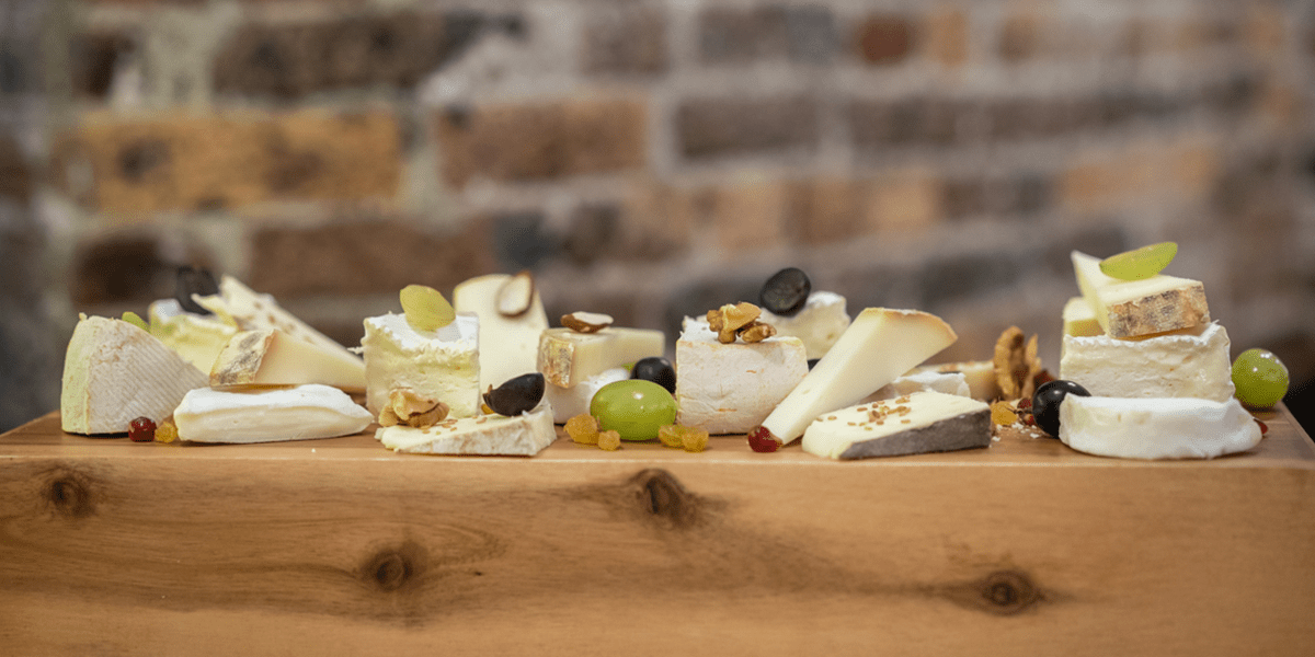 https://www.lactalisfoodservice.fr/app/uploads/2023/08/plateau-de-fromage-fromages-vegetariens-ou-non-1200x600.png