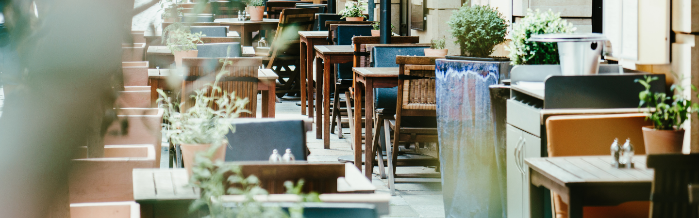 Devanture de restaurant et terrasse pour restauration en extérieur