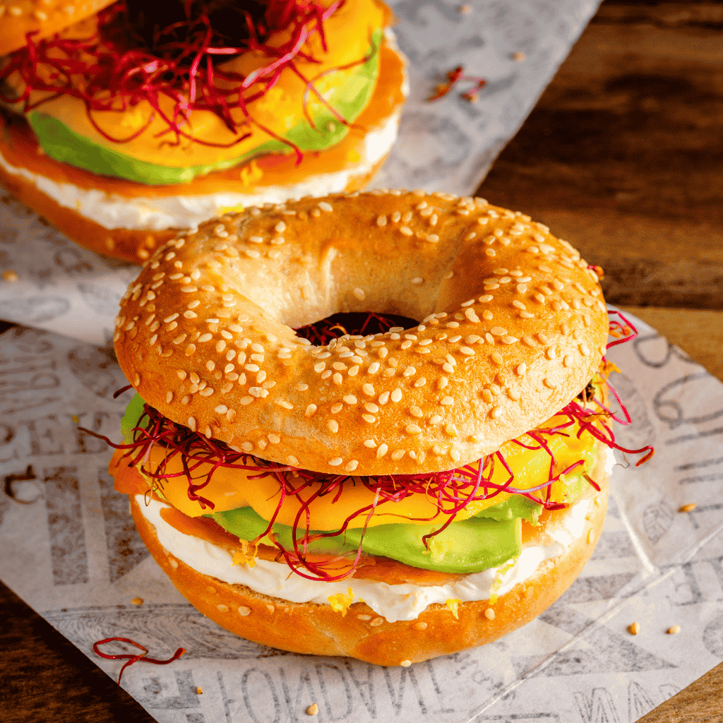 Bagel saumon avocat avec Tartimalin Cream Cheese